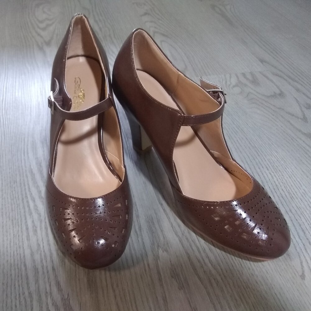 🖤 Journee Collection Elsa Buckle Pump – BROWN (Size 7, NIB) Rare & Discontinued